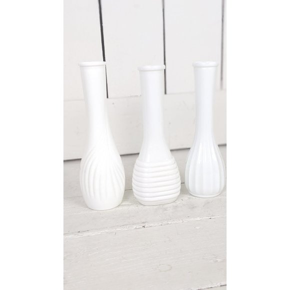 Vintage white milk glass flower bud vases set of 3 - Picture 3 of 4